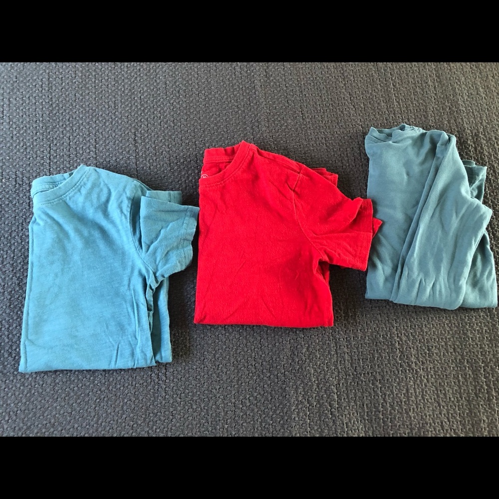 3 primary tee shirts 10 good condition sensory